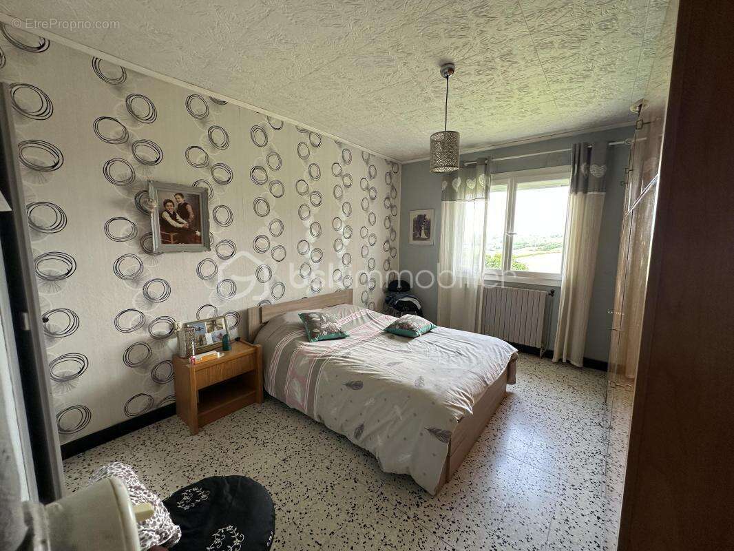 Maison à AURIAC-SUR-VENDINELLE