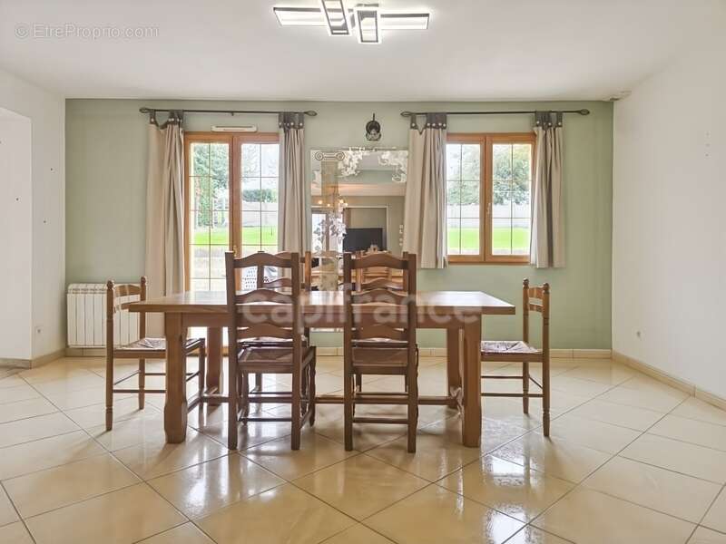 Maison à VILLAINES-SOUS-LUCE