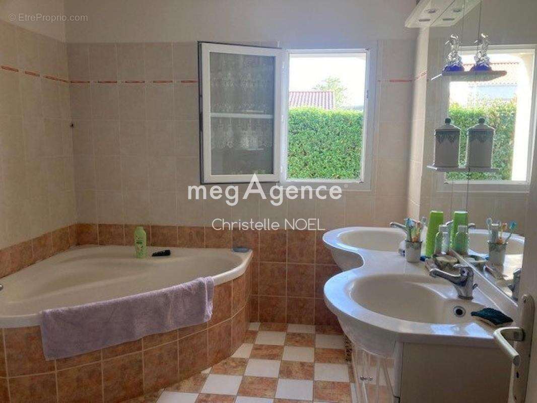 Maison de plain pied,avec 3 chambres,à seulement 6 Kms des plages - photo 7