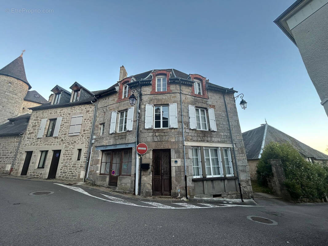 Maison à MEYMAC