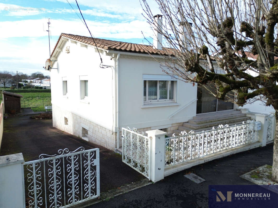 Maison à JONZAC