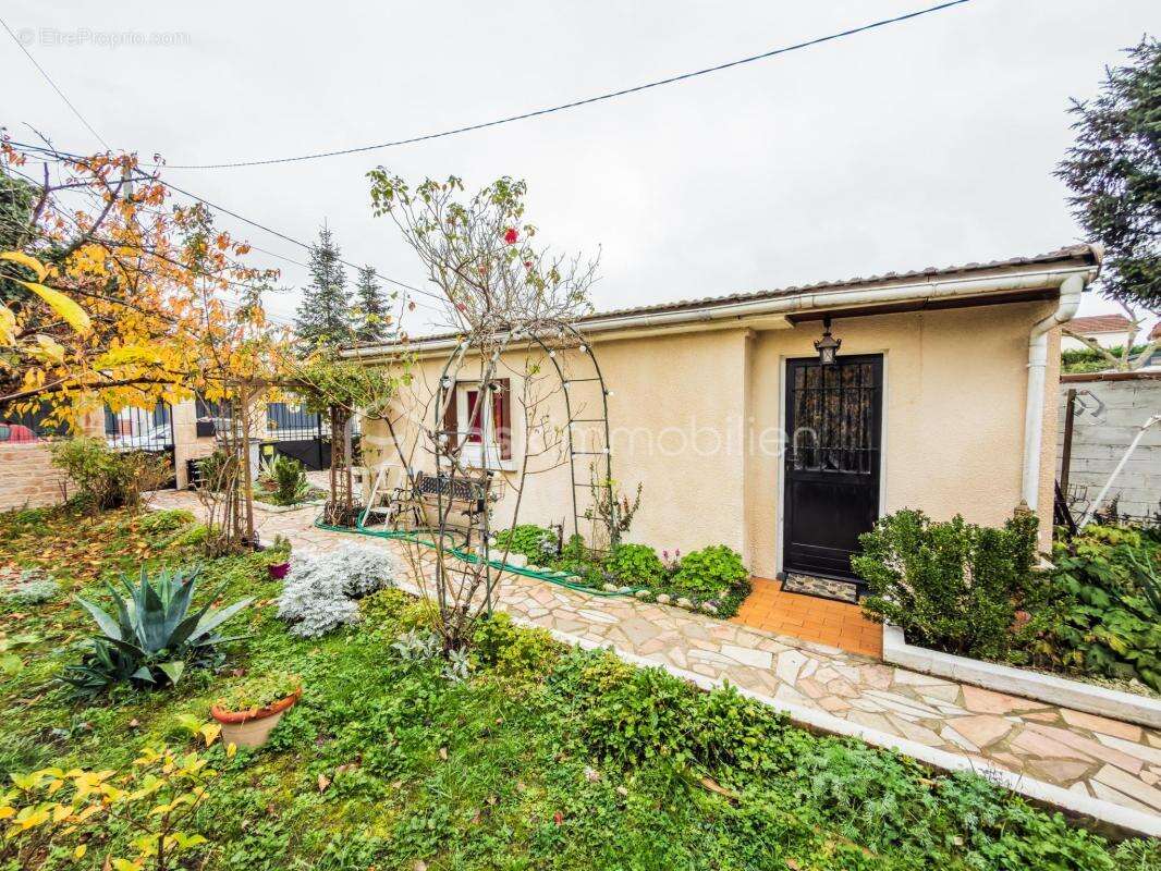 Villeneuve-Saint-Georges - Maison familiale avec Studio indépendant et Jardin ! - photo 4