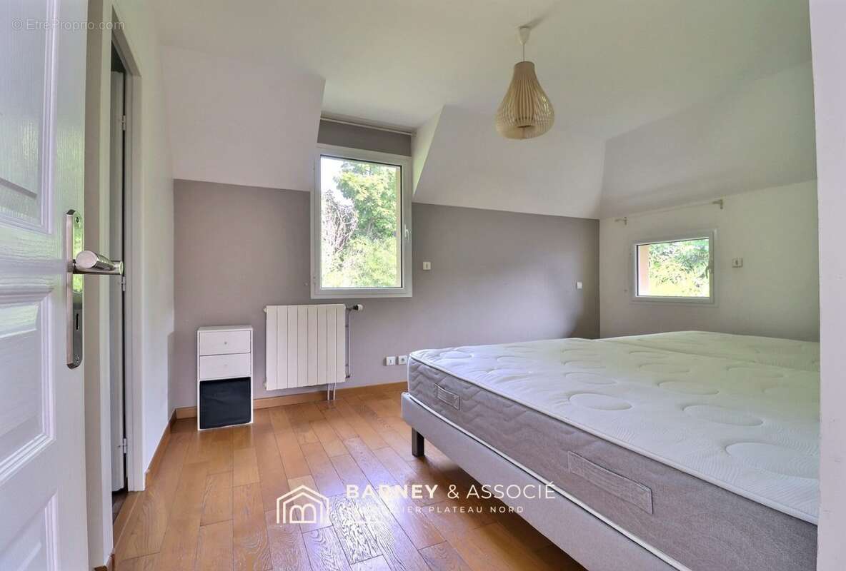 Maison 200 m² à Mont-Saint-Aignan  - photo 8
