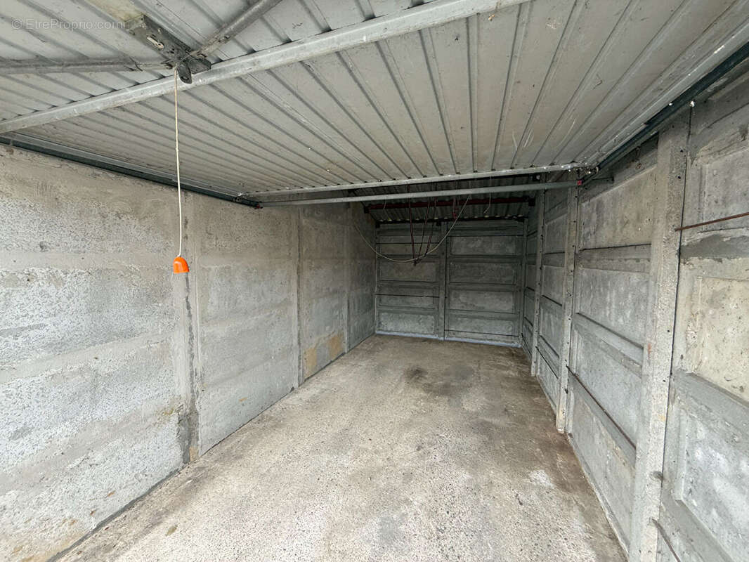 Parking à GRADIGNAN