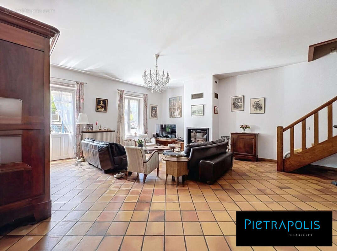 Maison 200 m² à Civrieux  - photo 4