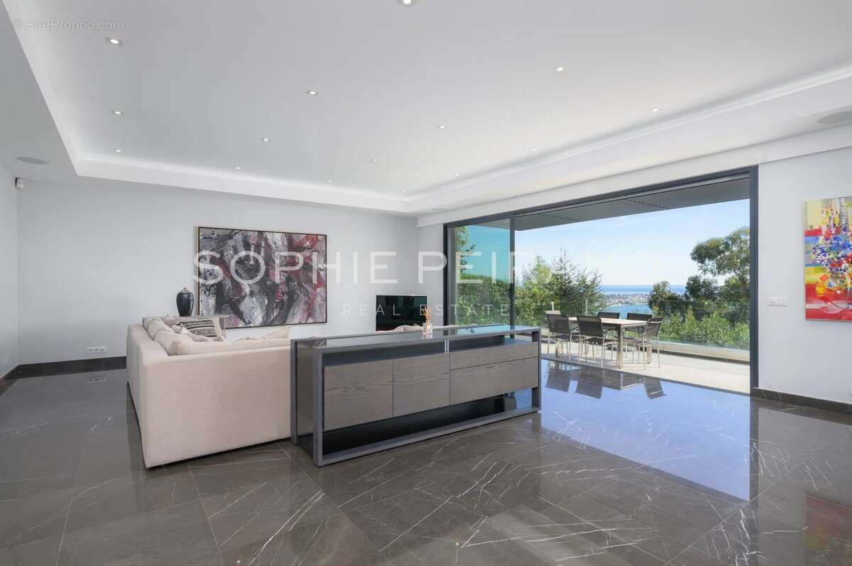 Maison à VALLAURIS