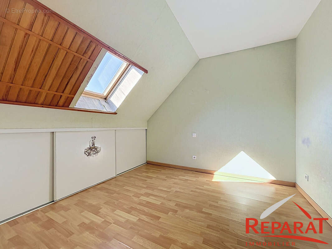 Maison 95 m² à Saint-Pantaleon-De-Larche  - photo 7