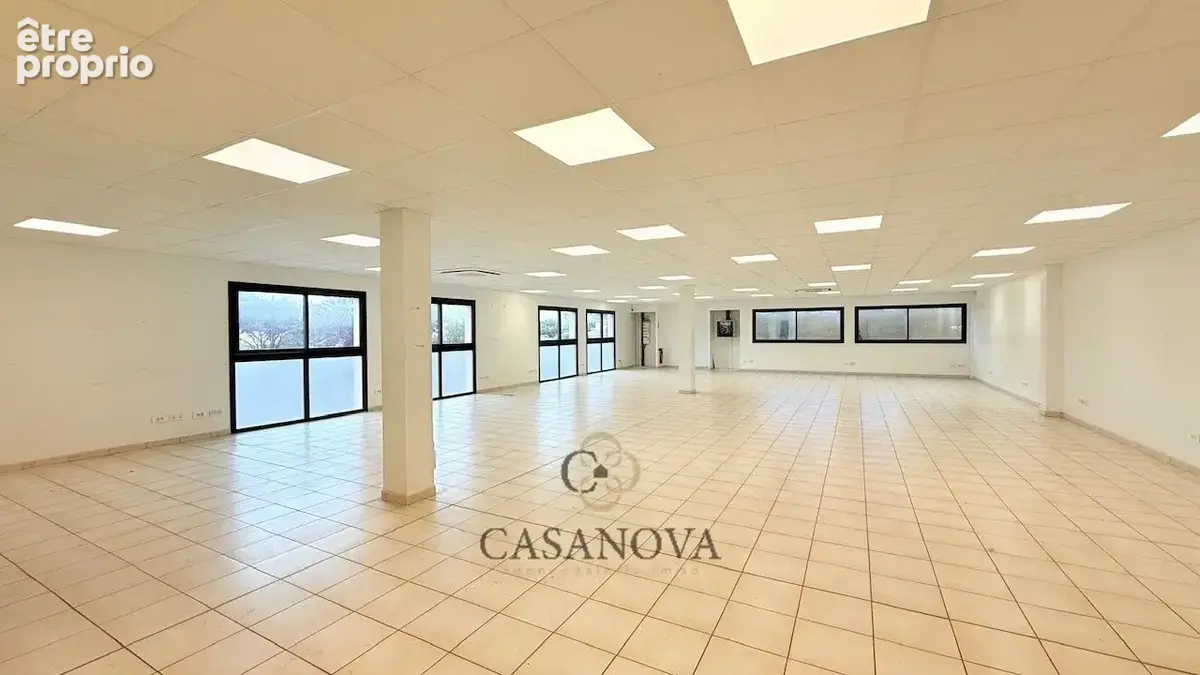 Immeuble de 800 m² avec potentiel de transformation en habitation à Lattes - photo 4