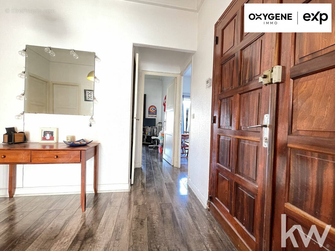 Porte bois massif - Appartement à PERPIGNAN