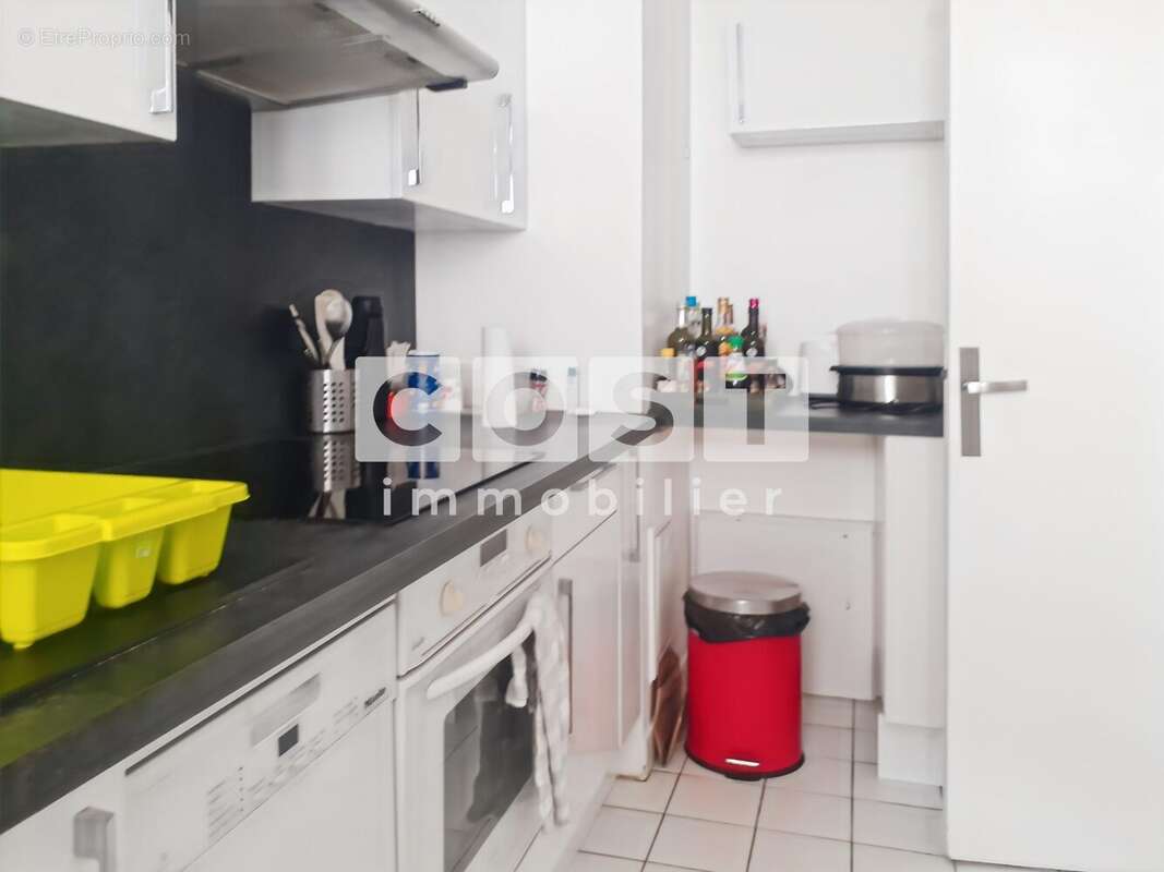 Appartement à COURBEVOIE