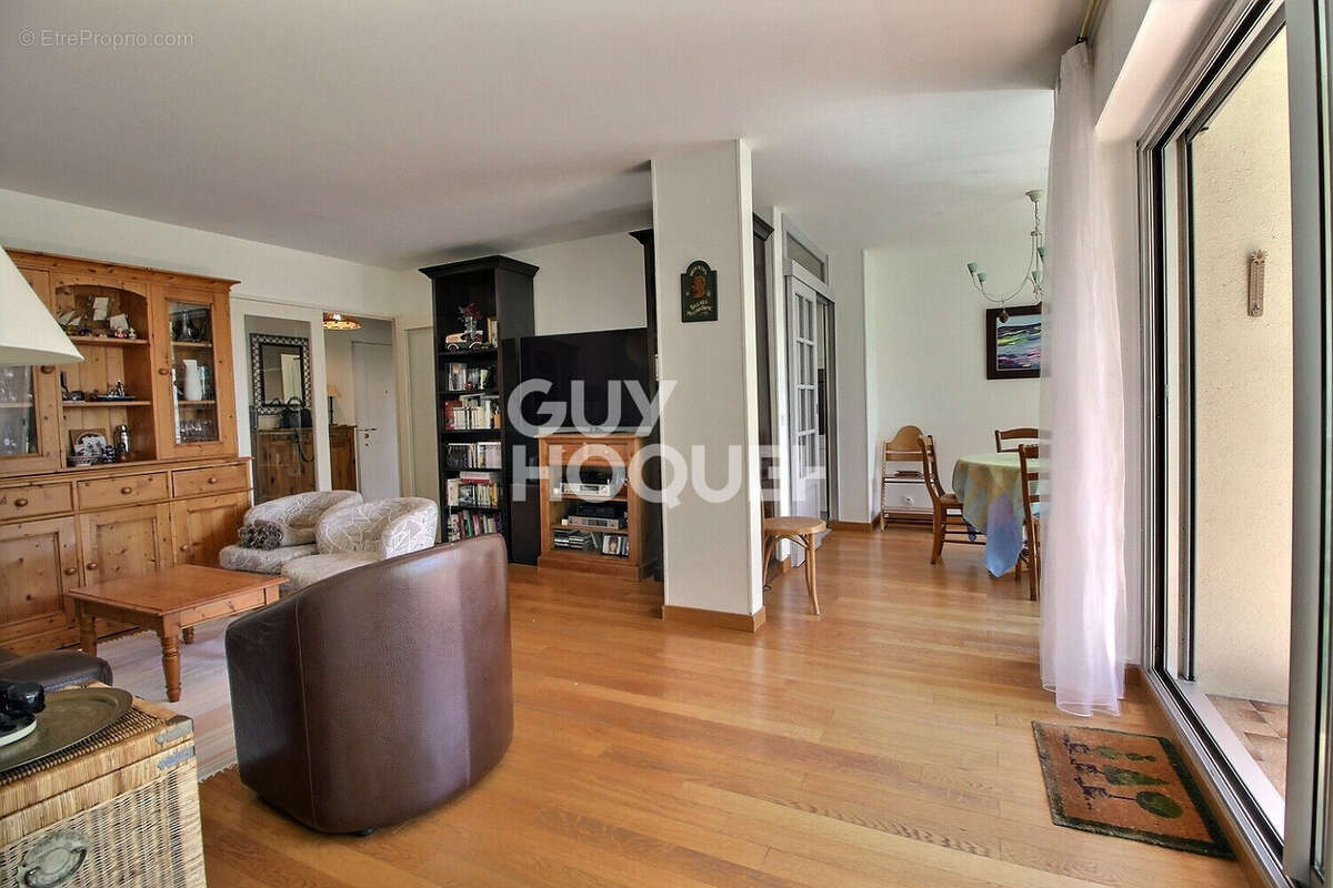 Appartement 4 pièces de 94 m² en rez-de-jardin - photo 2