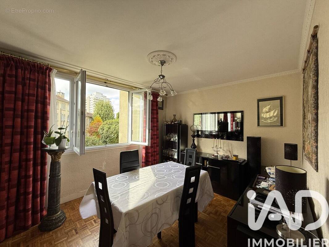 Photo 1 - Appartement à LE KREMLIN-BICETRE