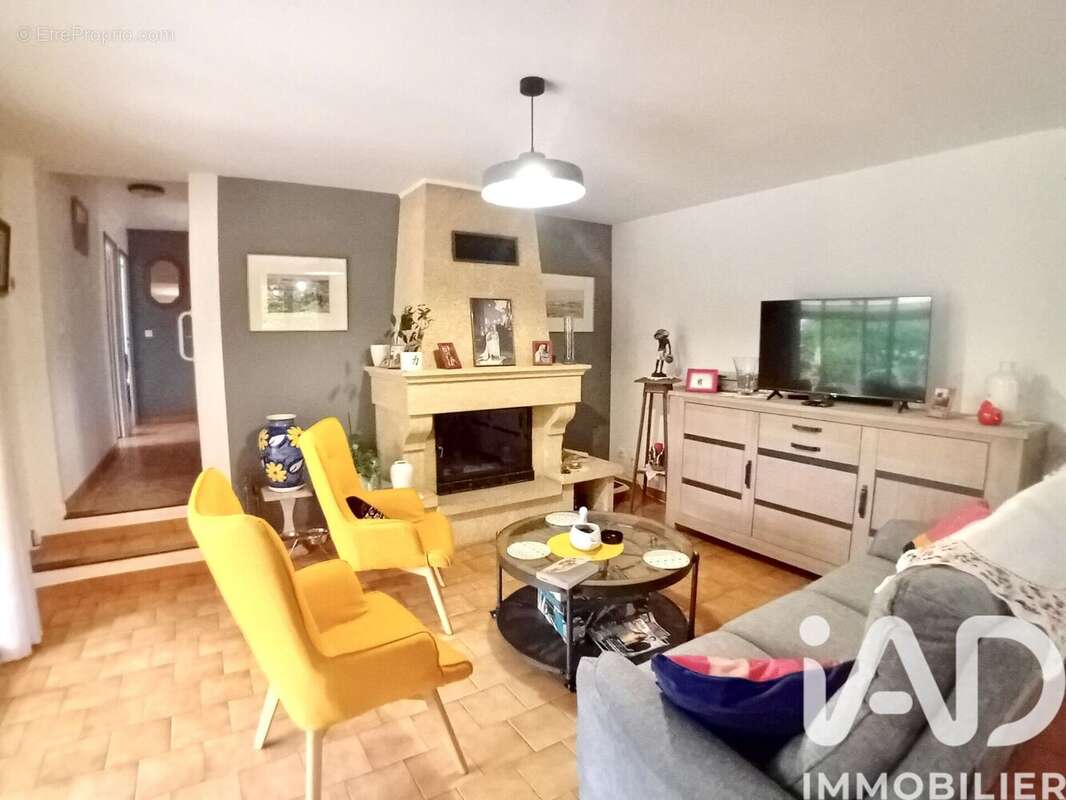 Maison 92 m² à Puymeras  - photo 9