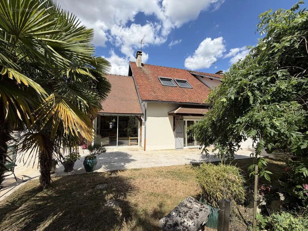 Maison à MONETEAU