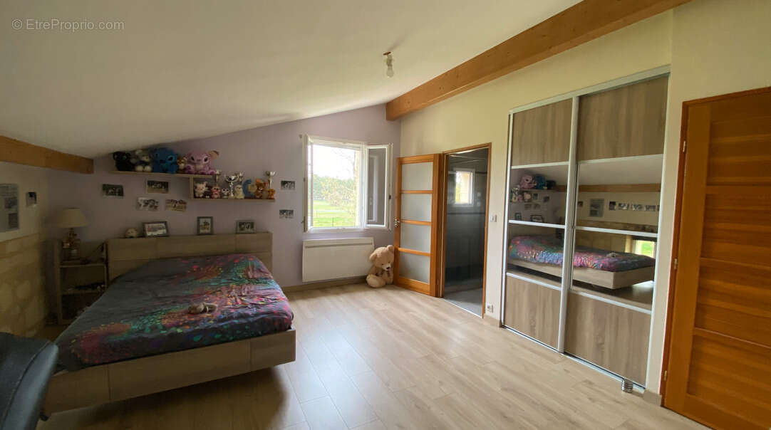 Maison à SAINT-CHRISTOLY-DE-BLAYE