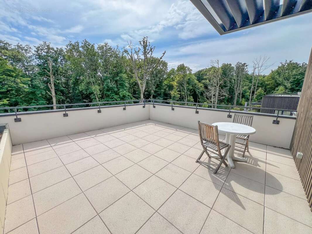 Appartement à LE MESNIL-SAINT-DENIS