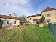 Maison à POUILLY-SOUS-CHARLIEU