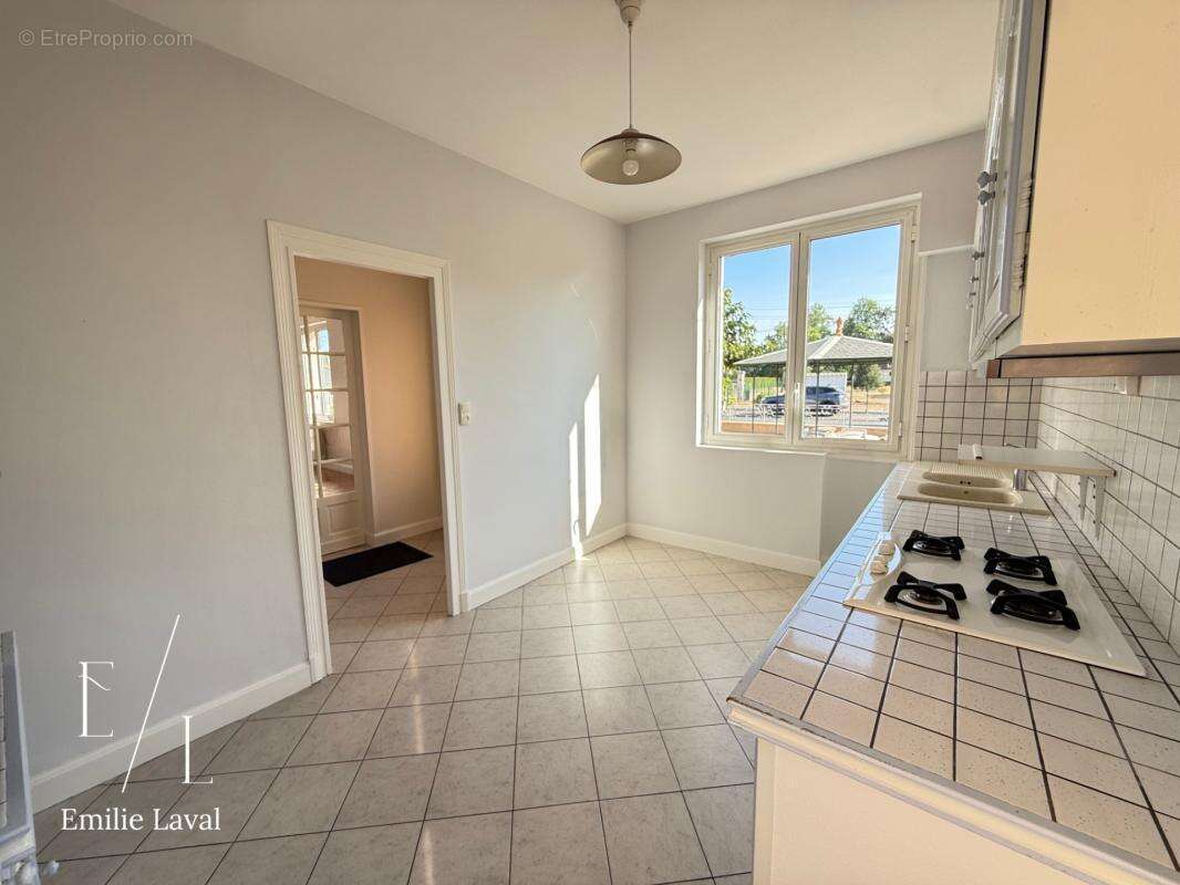 Maison avec dépendance, cave à vin et terrain clos de 1 737 m² à Pineuilh (33) - photo 6