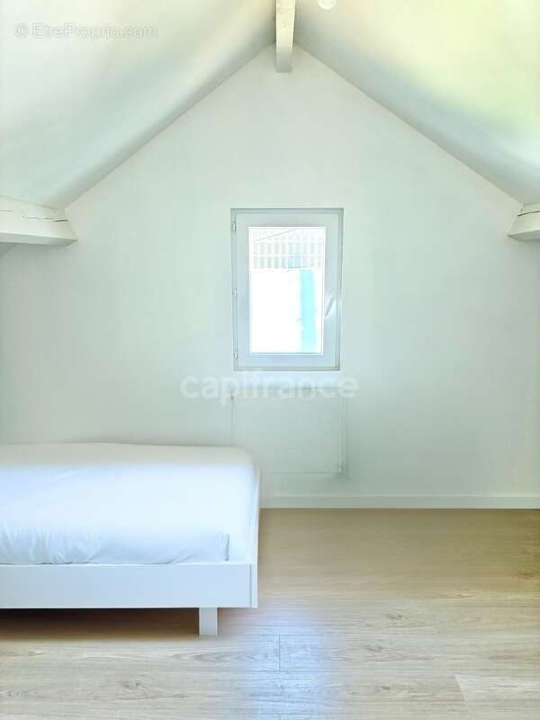 **Exclusivité**Sainte-Cécile**Maison rénovée de 137 m², 4 chambres, jardin et double garage - photo 10
