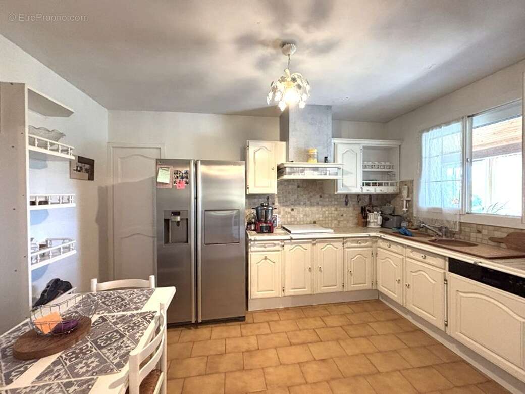 Maison à SAINT-ETIENNE-DE-FONTBELLON