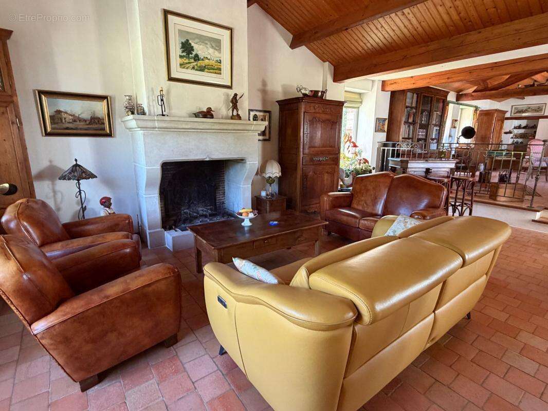 Soullans 85300 - domaine prive de 3,2 hectares clos - propriete d'exception avec granges et presqu'ile - photo 5
