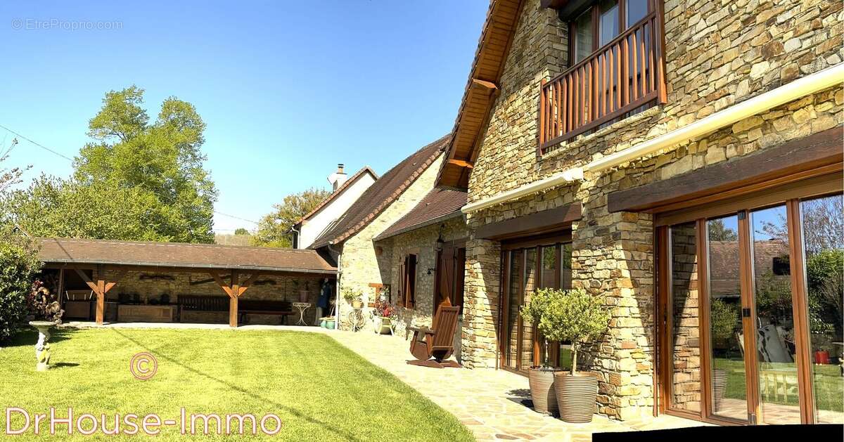 Maison à SAINT-YRIEIX-LA-PERCHE