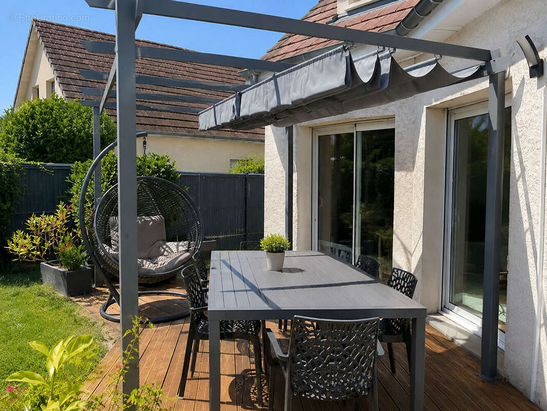 Maison à POUILLEY-LES-VIGNES