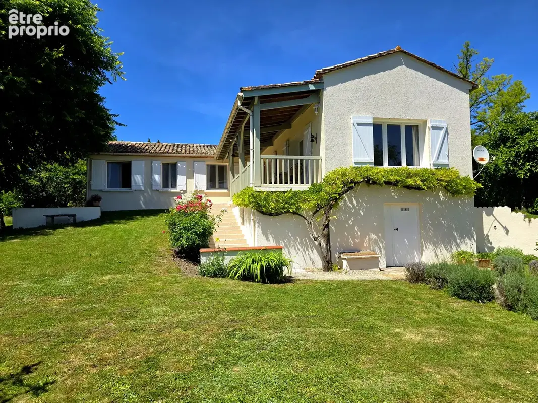Charmante maison familiale avec piscine et terrasse, grand jardin et belles vues dégagées - photo 17