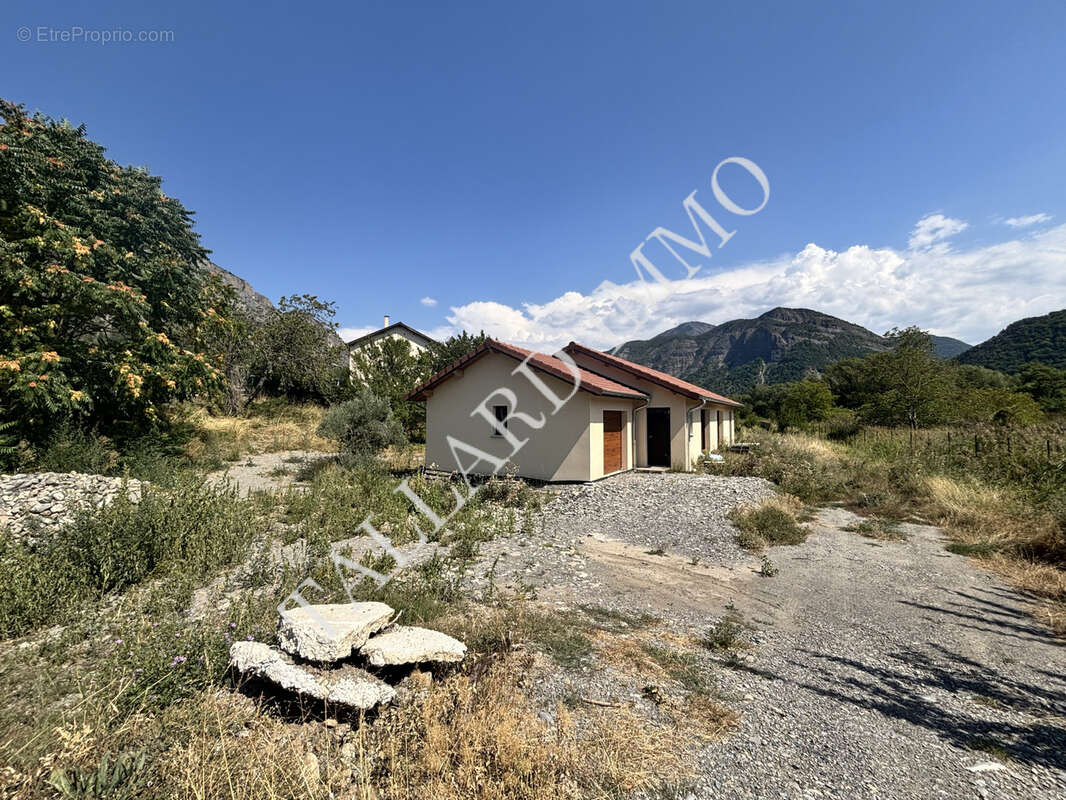 Espinasses, Maison de plain pied hors d'eau hors d'air sur terrain 1839 m2 - photo 18