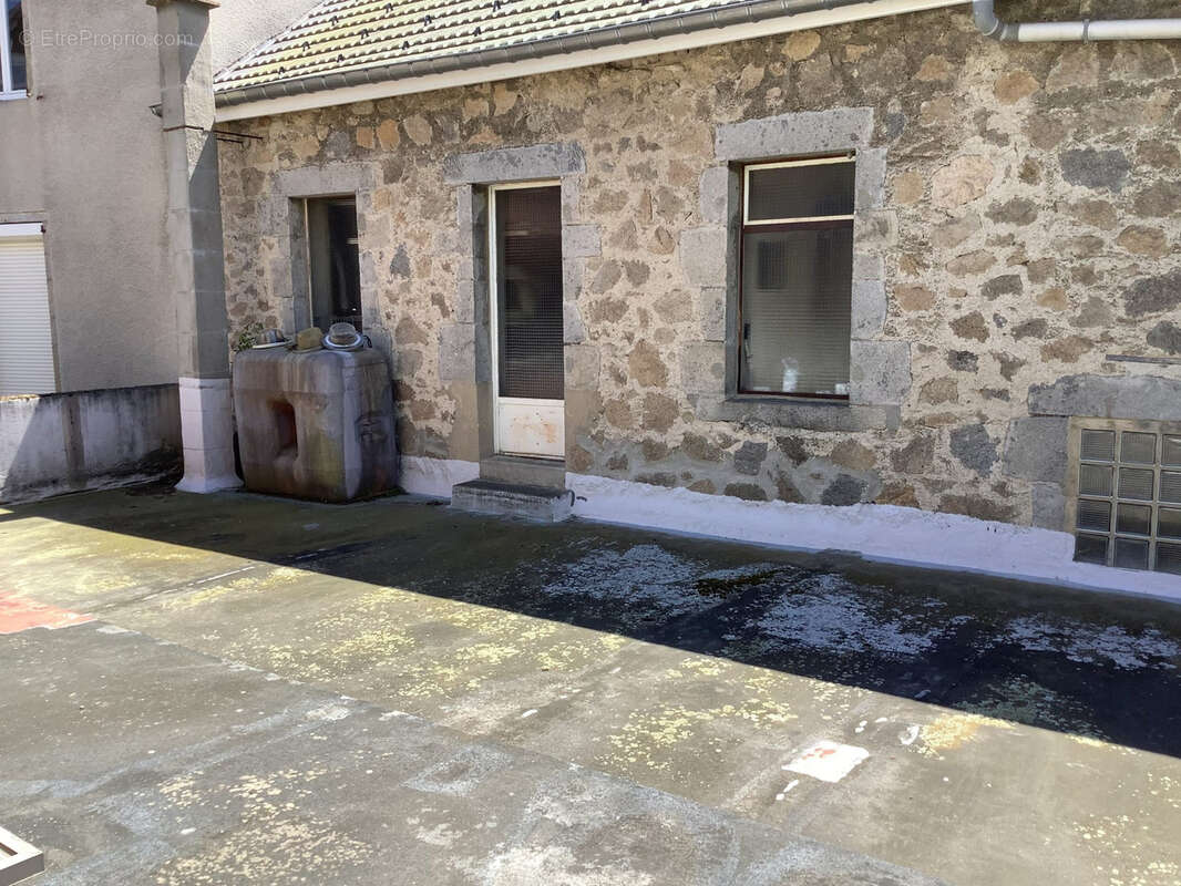 Commerce à LE CHAMBON-SUR-LIGNON