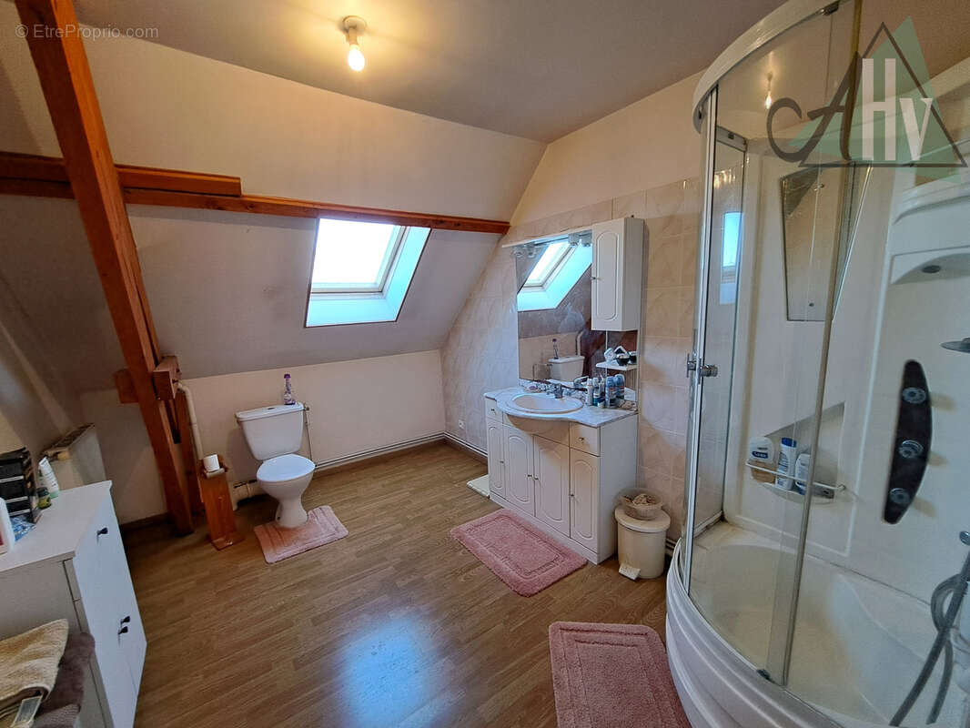 VILLEBOUGIS - Maison rénovée de 130 m2 avec 4 chambres, sous-sol et jardin. - photo 12