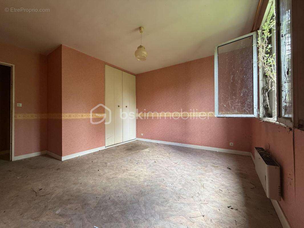 Plain pied à rénover sur une parcelle de 1700 m2 de terrain - photo 11