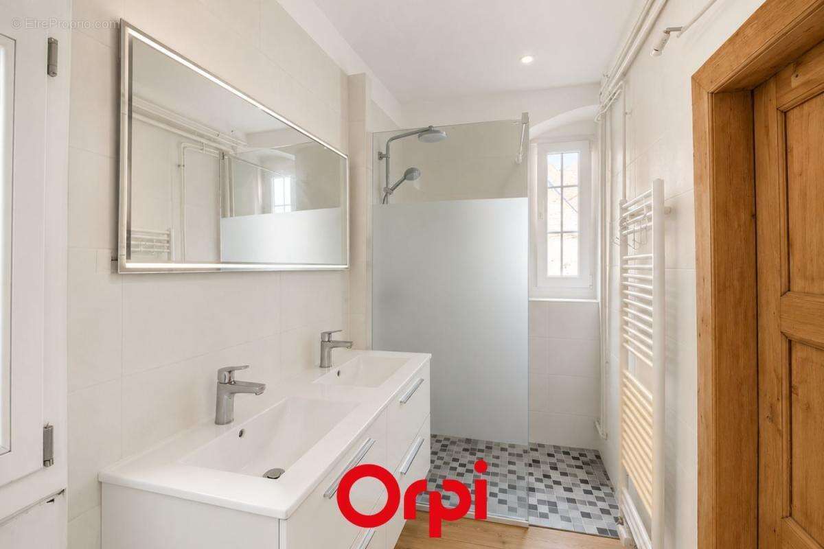 Strasbourg Centre - Rue Salzmann : Appartement d'exception de 115,70 m² au cachet historique ! - photo 4