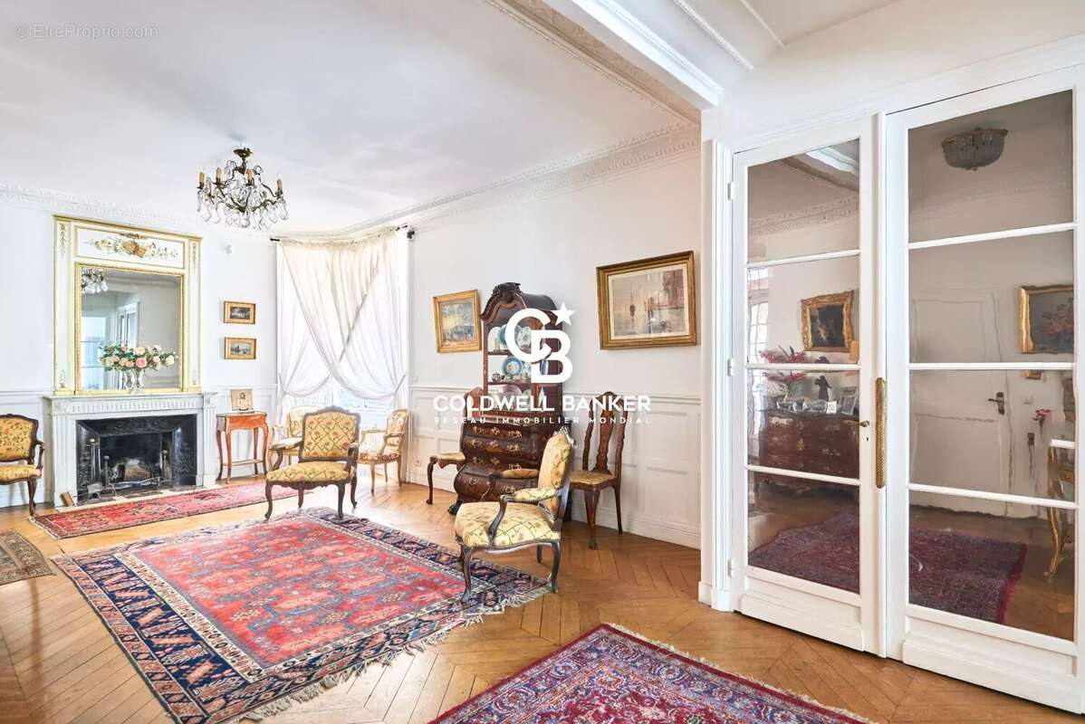 Appartement à PARIS-17E