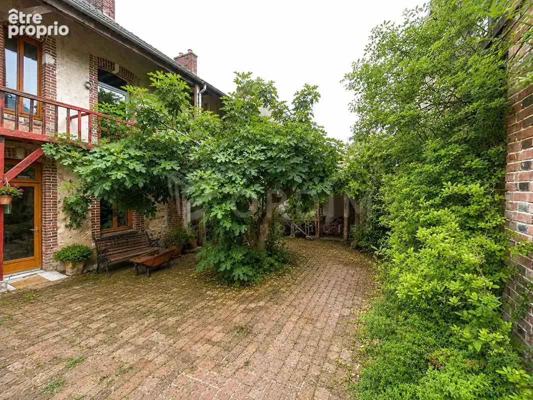 Charmante maison de ville (168m²) avec dépendances et jardin - photo 2