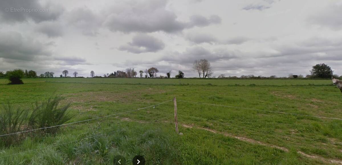 Terrain à MONTREUIL-SUR-ILLE