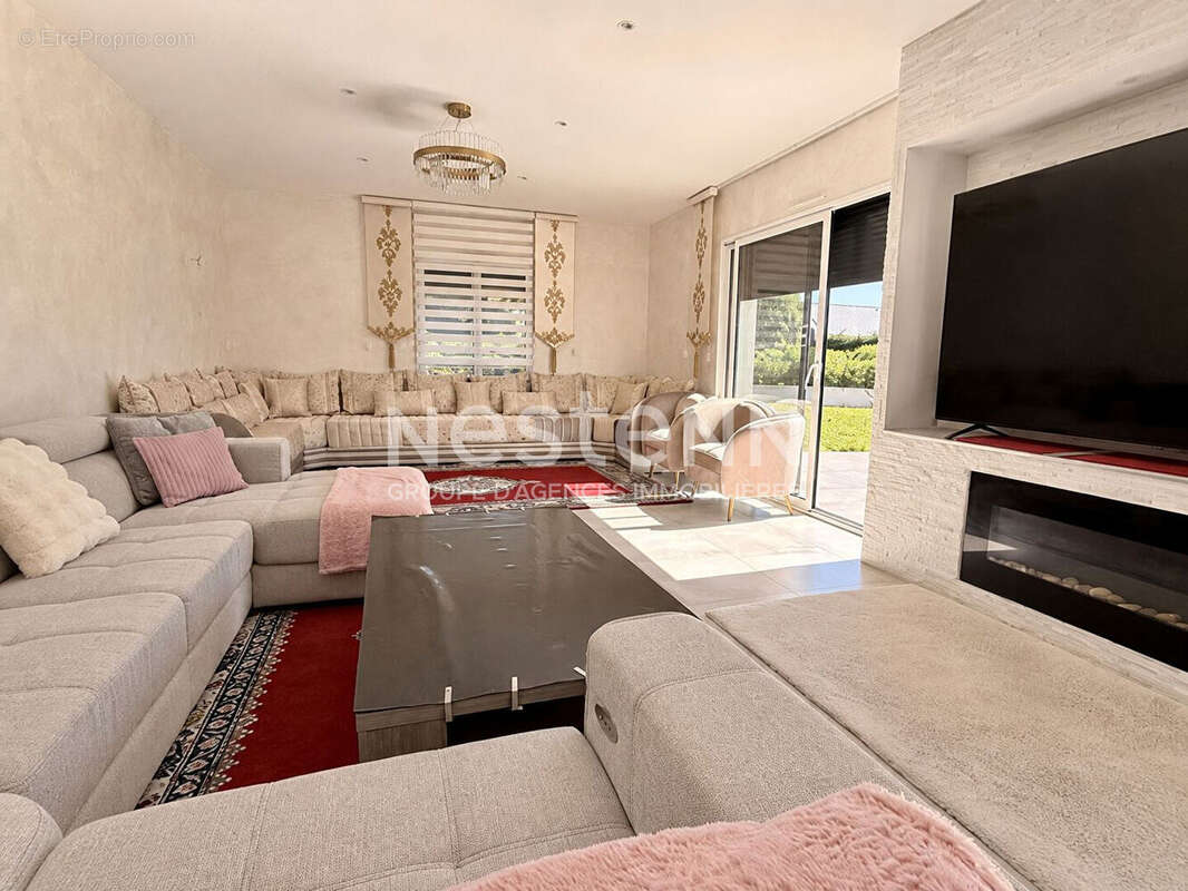 Villebarou - secteur Francillon - Maison plain-pied -  5 pièces - 4 chambres - tout accessible à pied - photo 7