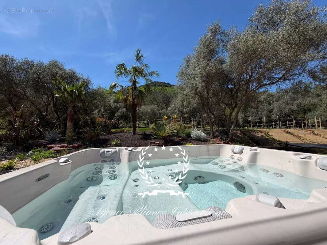 Appartement à LE LUC