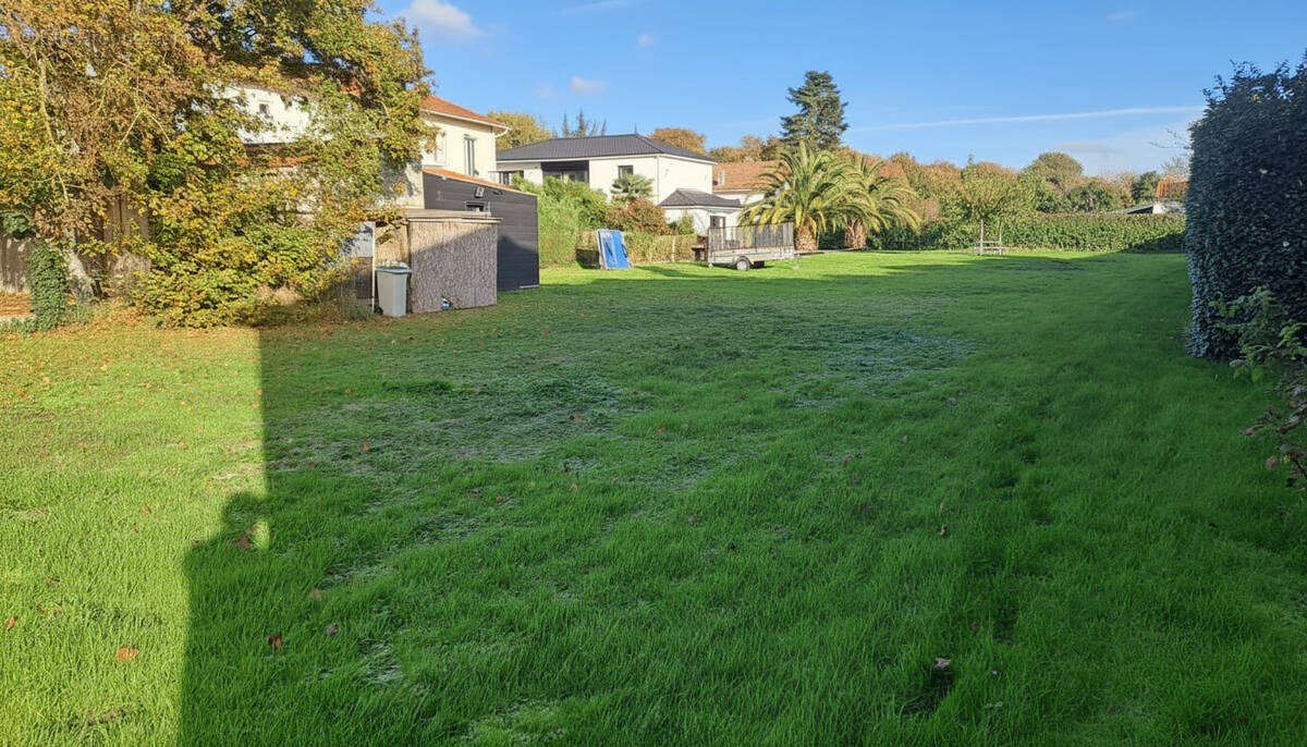 Terrain à SAINT-SULPICE-DE-ROYAN