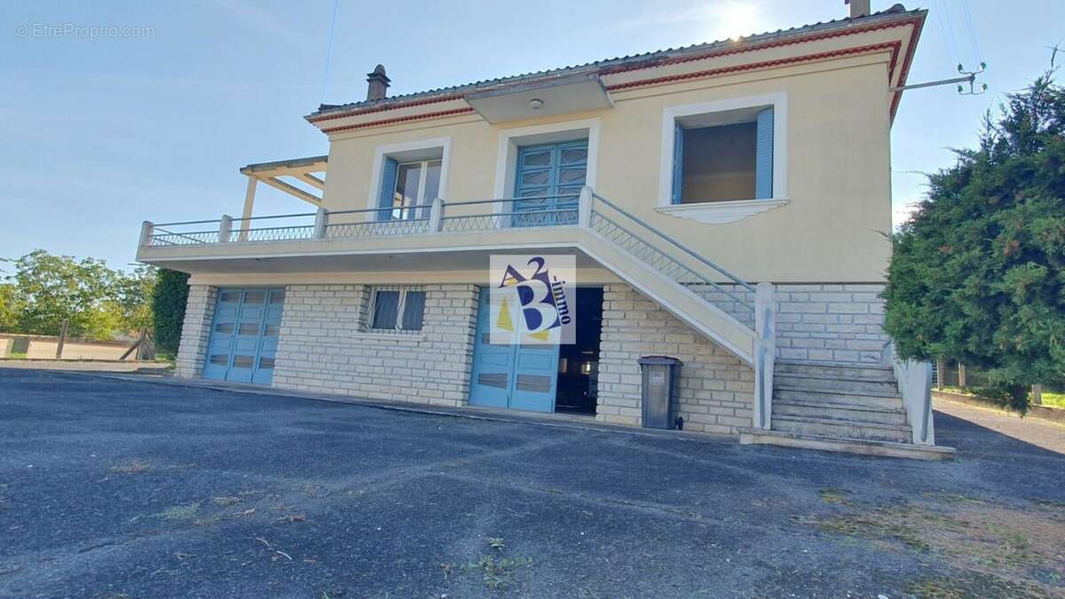 Maison à MAGNAC-SUR-TOUVRE