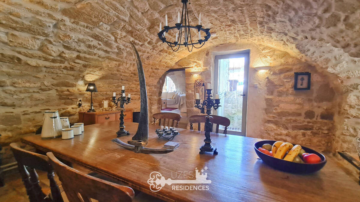 Maison à SANILHAC-SAGRIES