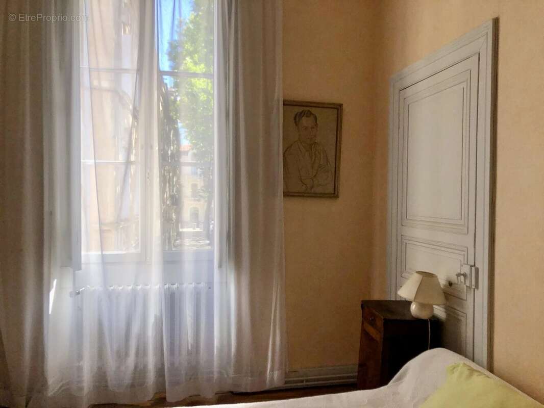 Élégant immeuble de style haussmannien avec jardin privé et fort potentiel d'investissement - photo 9