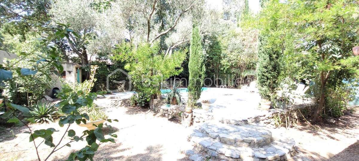 Maison avec piscine sur terrain arboré - photo 6