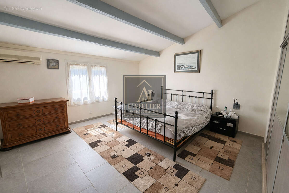 Maison de caractère avec 2 studios, piscine, sous sol et abris voiture sur une parcelle de 1250 m2 - photo 15