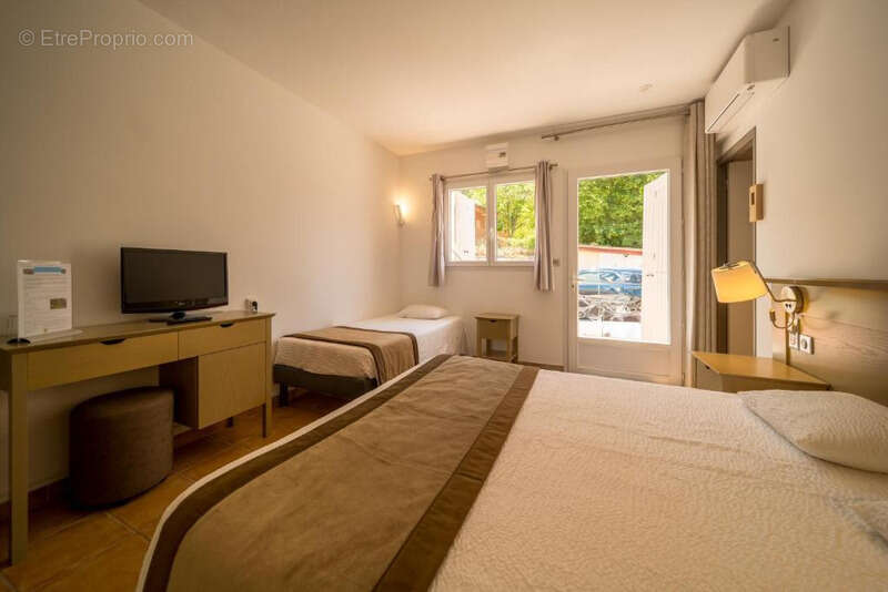 Commerce à MOUSTIERS-SAINTE-MARIE