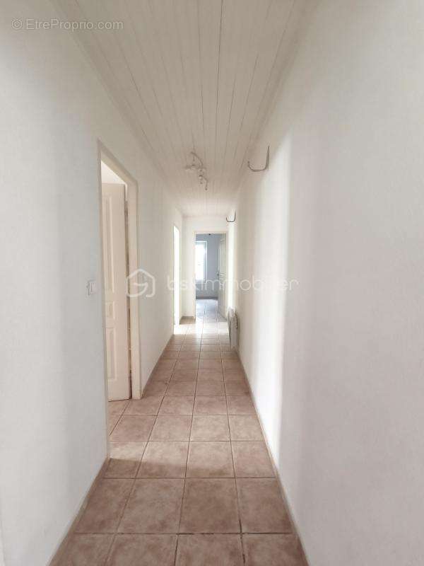 Maison de village T4 de  145 m² dont 65 m² de combles aménageables - photo 4