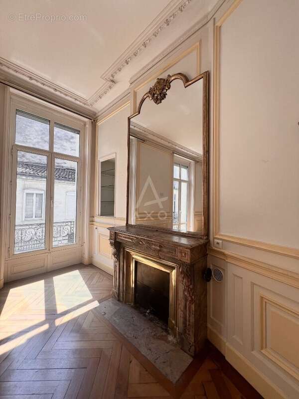 Rue du professeur demons  appartement bourgeois de 103,49 m²  double réception de 40,64 m²  balcon filant  cave de 23,78 m² - photo 5