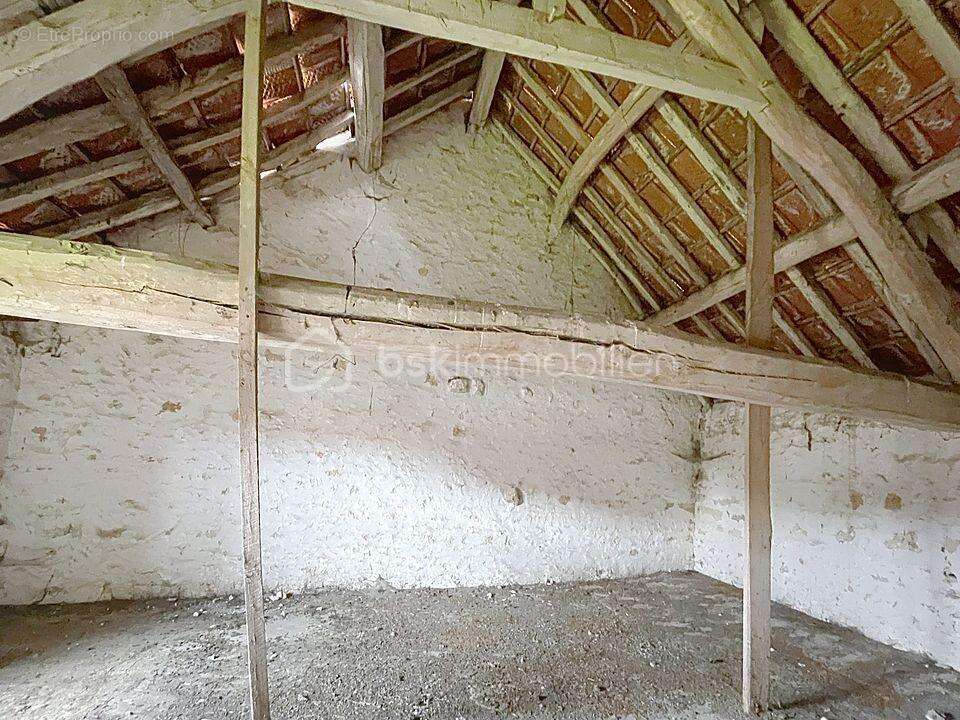 Beau corps de ferme habitation + batiments a renover - photo 7