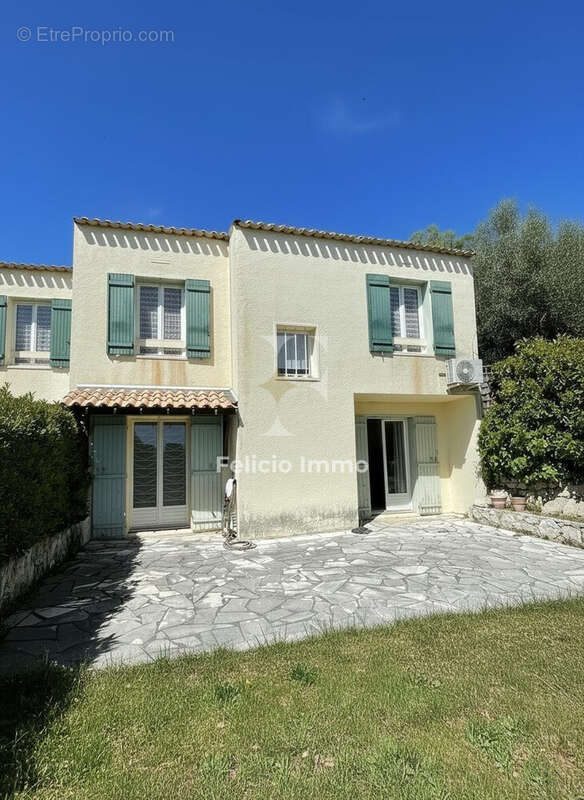 Maison à CHATEAUNEUF-GRASSE