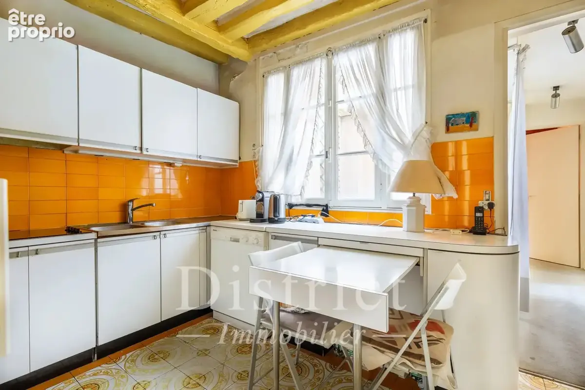 Ile Saint Louis. 5 pièces de 113m² en étage élevé avec ascenseur. - photo 7